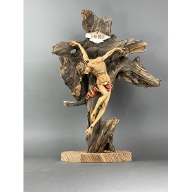 Cristo sofferente su croce in radica di legno cm 60